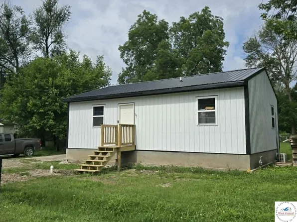 101 N 8th St, Clinton, MO 64735