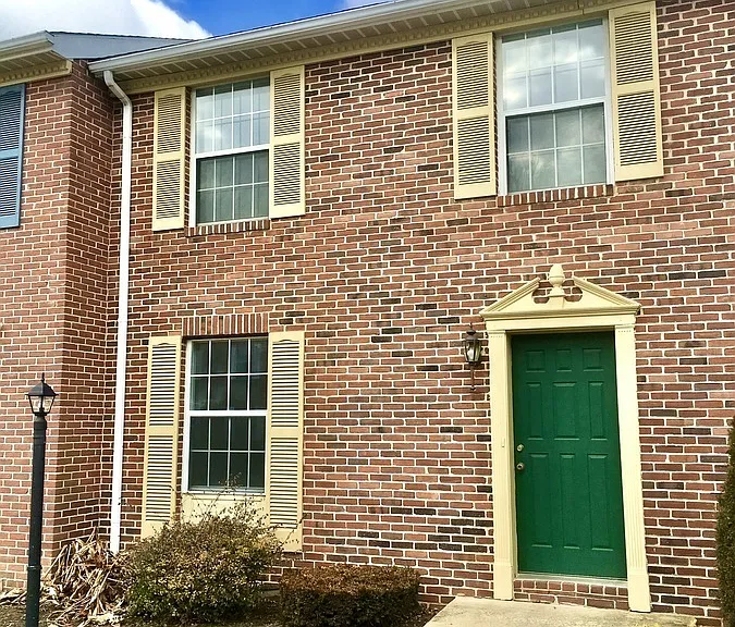 444 Tanglewood Ln — Photo 4