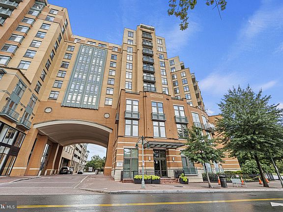 3rd image of 2720 S Arlington Mill Dr Unit 409