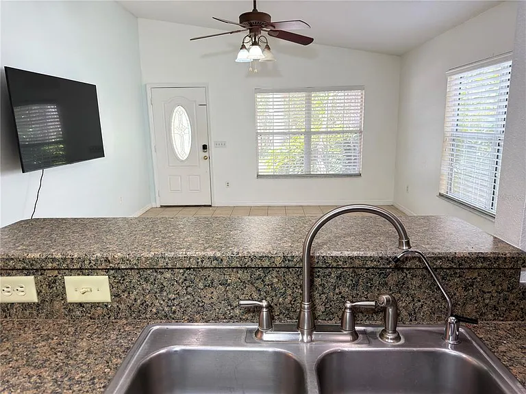 414 Ulelah Ave — Photo 6