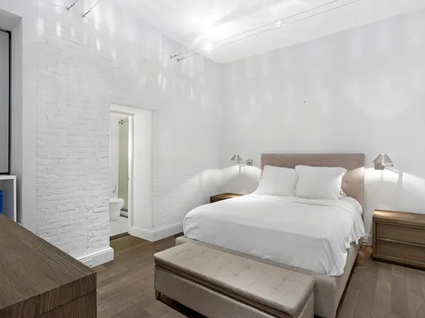 23 East 10th Street image 6 of 18