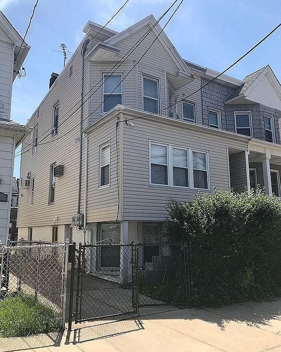 MULTI FAMILY HOUSE