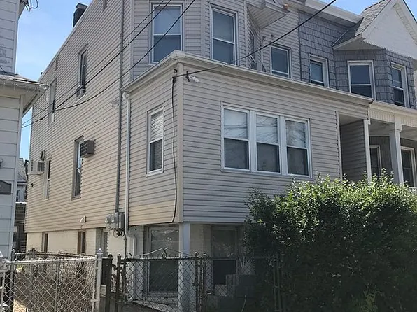 20 E 43rd St, Bayonne, NJ 07002