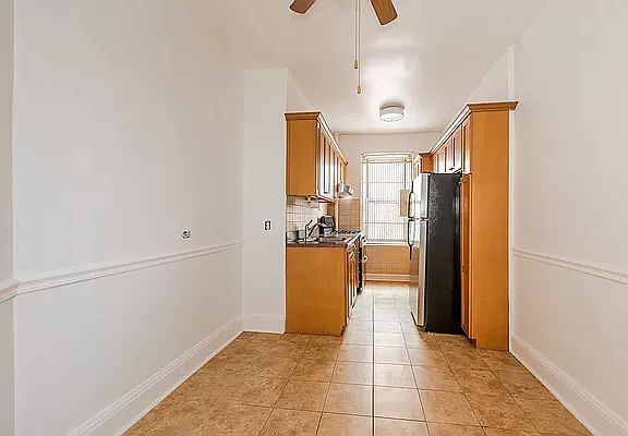 3rd image of 601 Pelham Pkwy N APT 416