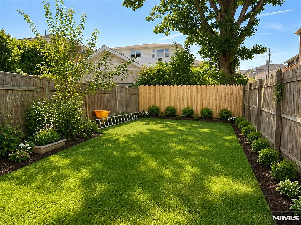 3 bed, 1.5 bath, $2,700 — Photo 2
