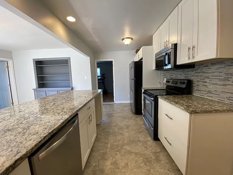 8143 Howard Ave — Photo 4