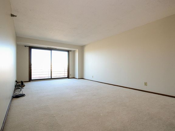 3rd image of 26 10th St W Unit 1706