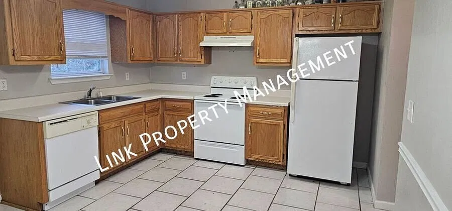 Move In Special, October Free Rent! Don't Miss This 2 Bedroom 2 Bath In Rossville For Only $995 — Photo 4