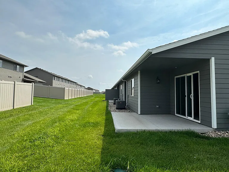 301 Ivy Rd E — Photo 7