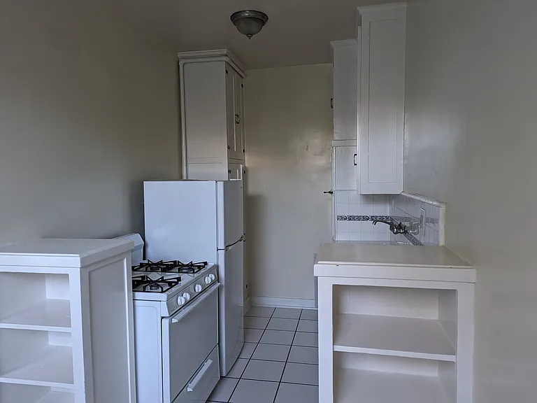 564 N Larchmont Blvd #304 — Photo 6