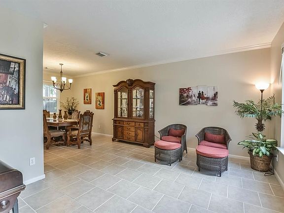 Flex room down could be use as (Study/Formal living)