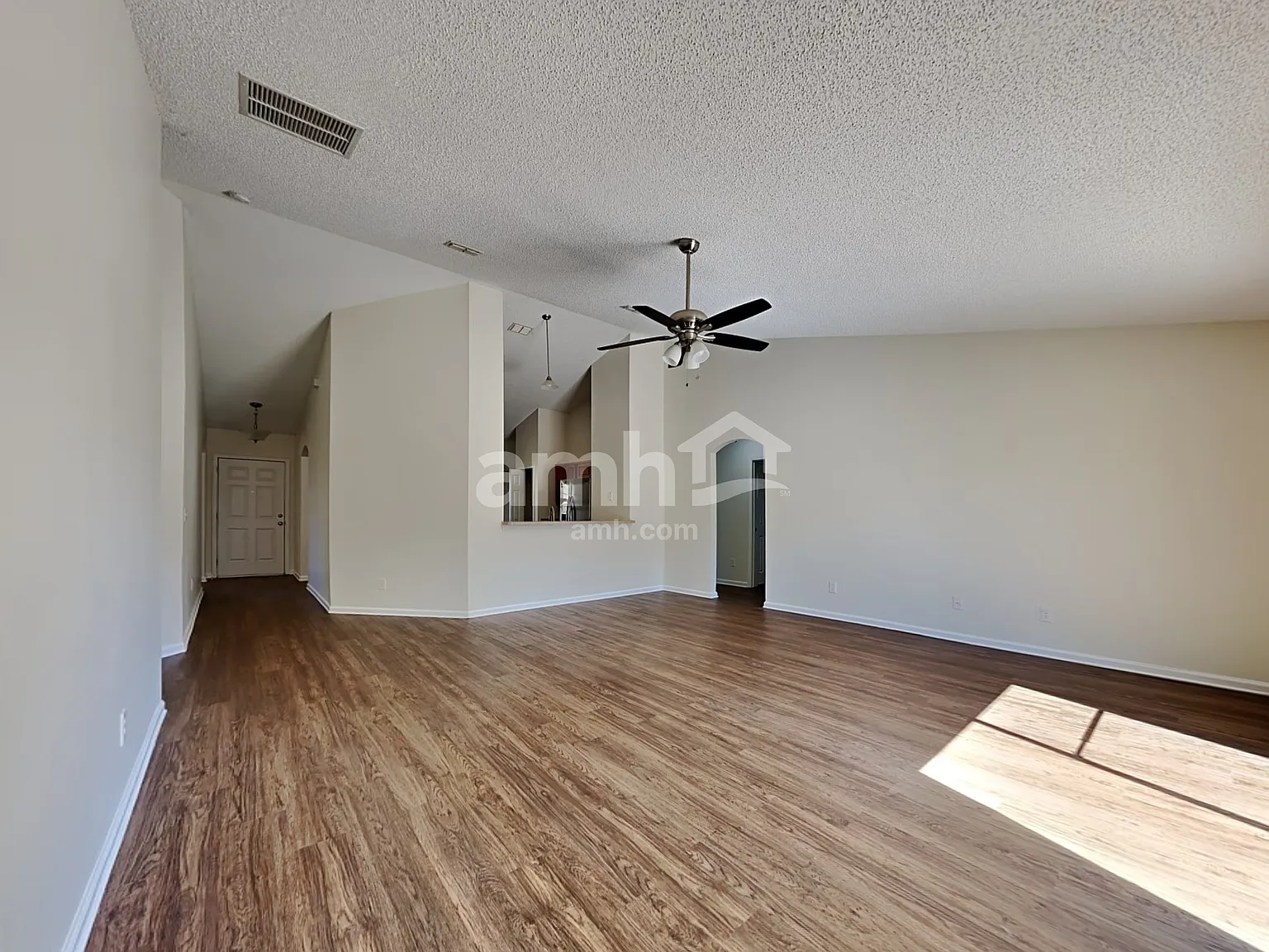 4 bed, 2.0 bath, 1955 sqft, $2,195 — Photo 4
