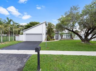 8041 NW 45th St, Lauderhill, FL 33351