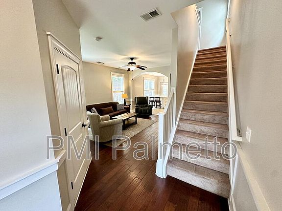 4th image of 121 Park Ridge Way