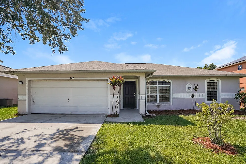 3 bed, 2.0 bath, 1435 sqft, $2,030 — Photo 1