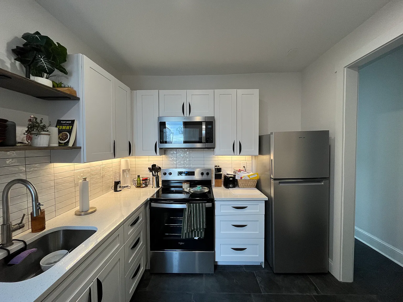 1 bed, 900 sqft, $1,850 — Photo 2