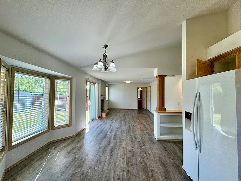 7470 Leeside Dr — Photo 11