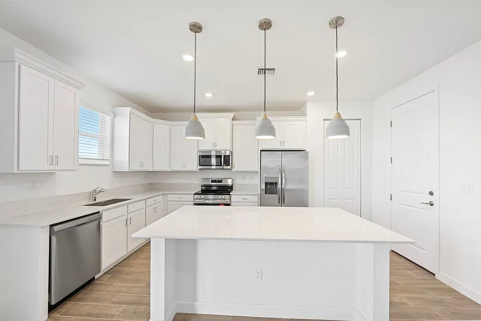 4 bed, 2.5 bath, $3,500 — Photo 4