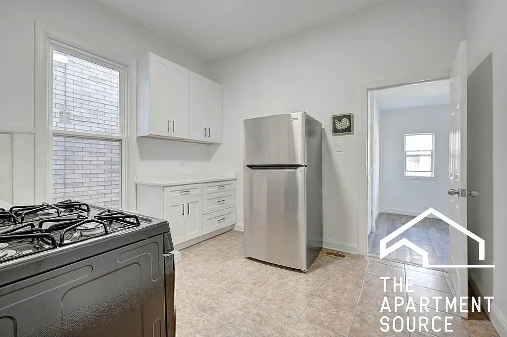 3 bed, $2,795 — Photo 4