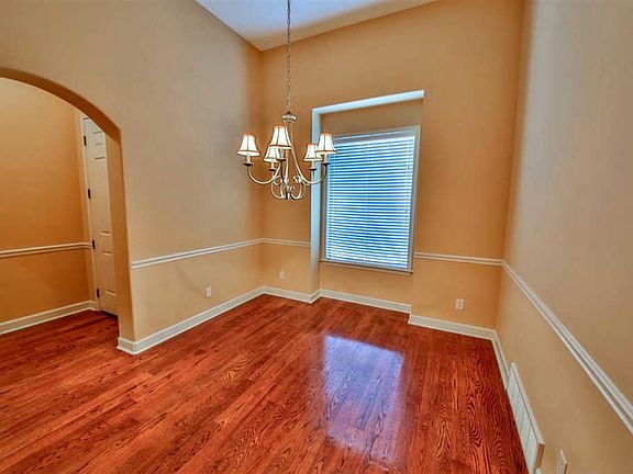 2nd image of 8923 Versilia Ave