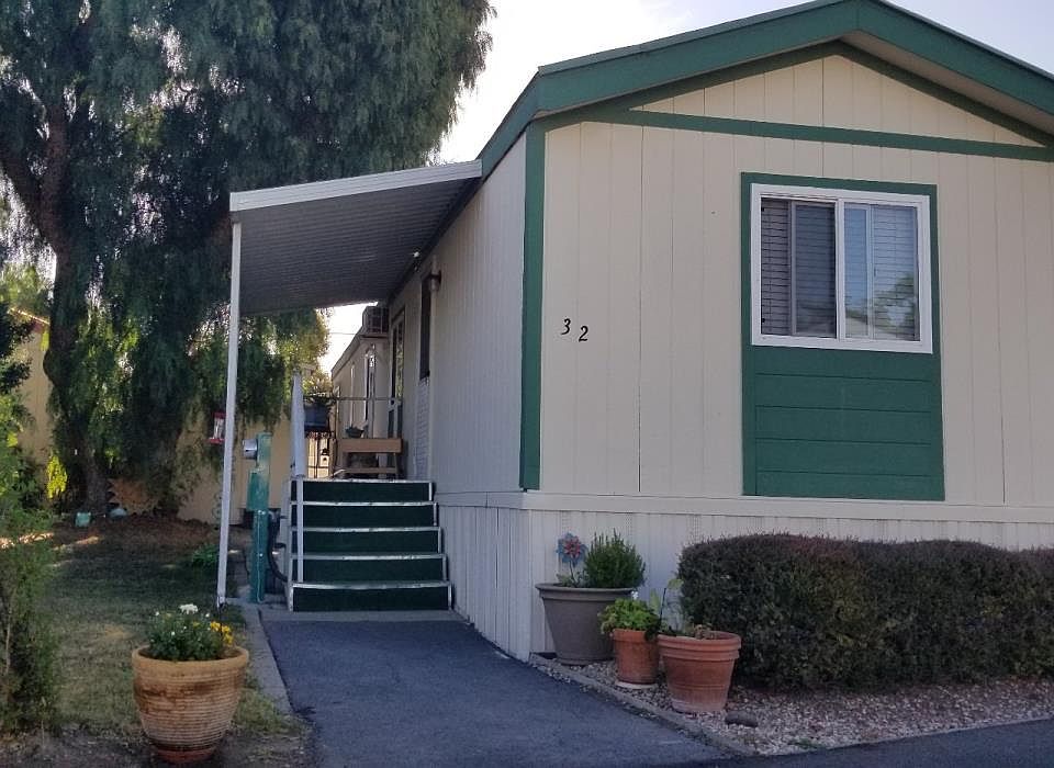2nd image of 2900 Fairview Rd Space 32