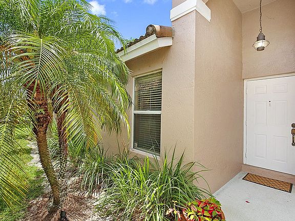 2nd image of 6268 Willoughby Cir