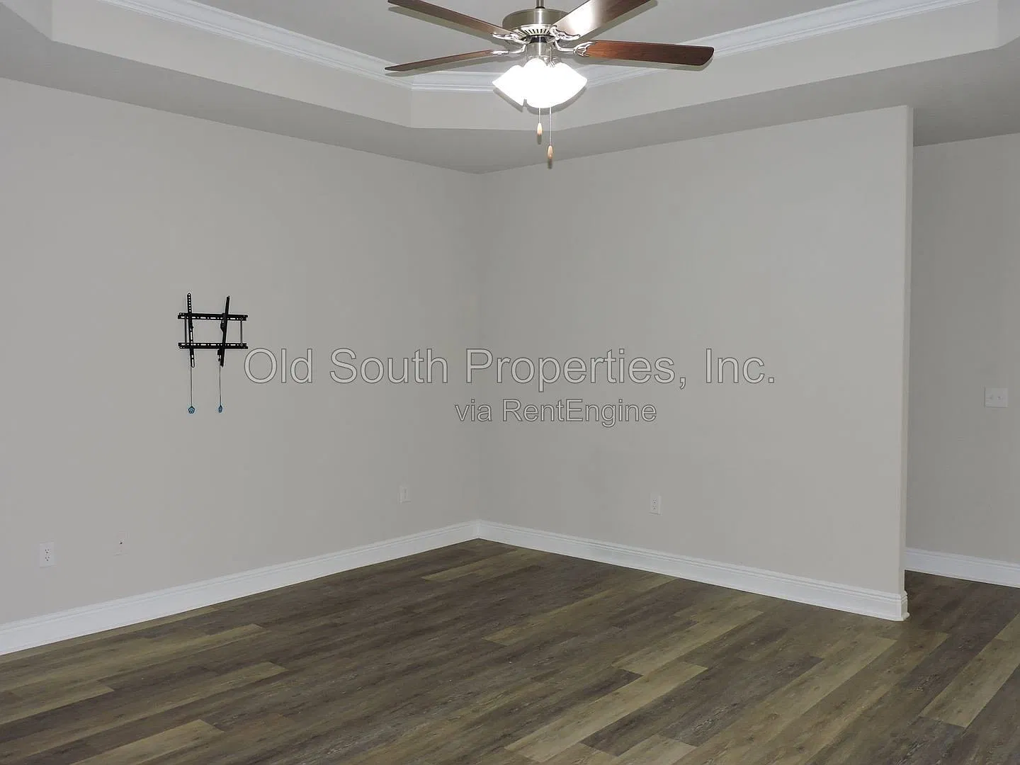 3 bed, 2.0 bath, 1807 sqft, $1,950 — Photo 3