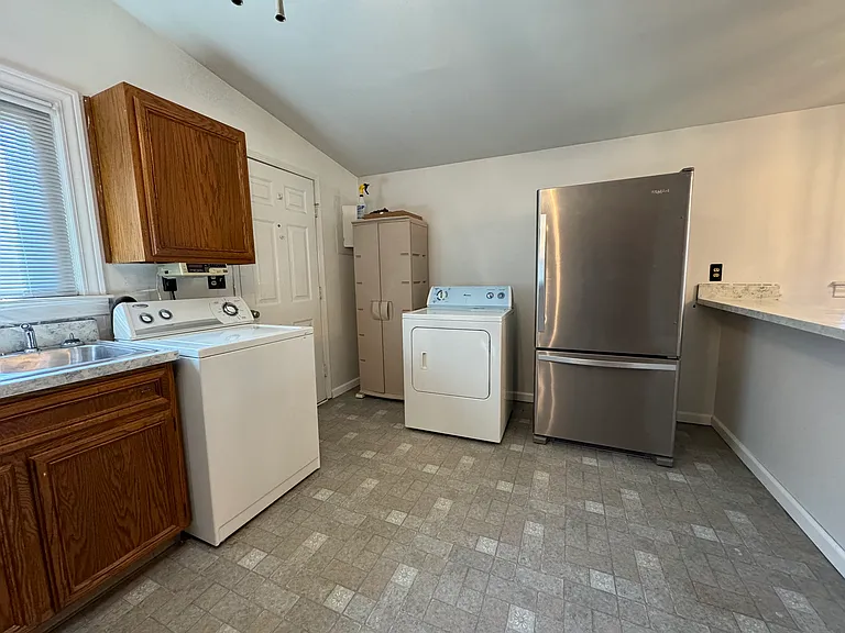 1202 E Maxlow Ave — Photo 14