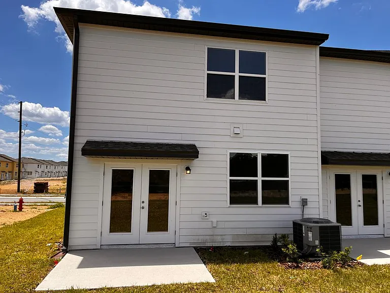 1004 Appleton St — Photo 10