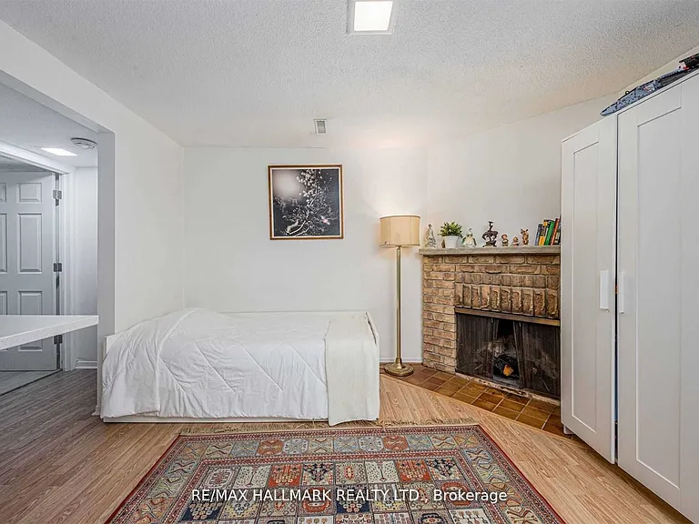 131 Cottonwood Ct — Photo 17