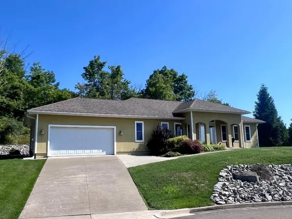 1428 Elmira St, Endicott, NY 13760