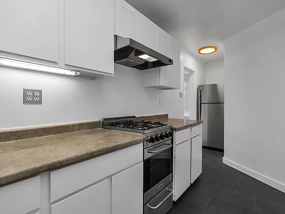 5th image of 1221 Greenwich St APT 1
