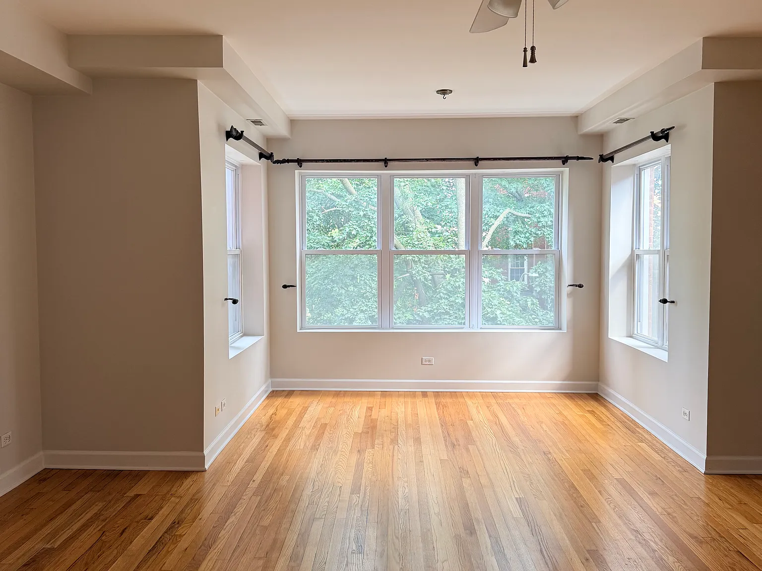 2 bed, 1200 sqft, $2,400 — Photo 3