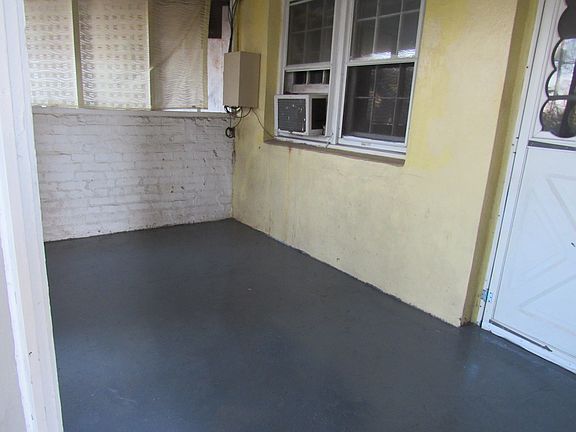 3rd image of 806 E Piedmont St #3