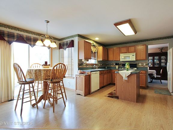 3rd image of 13128 W Yorkshire Ln