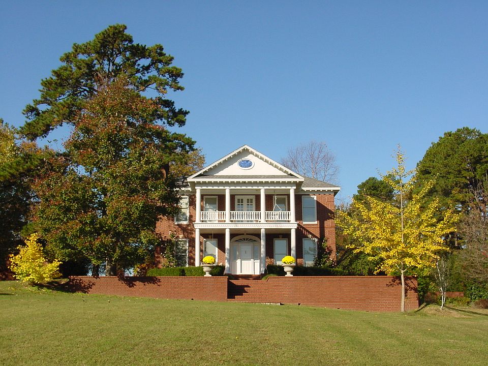 1st image of 330 Skyline Dr
