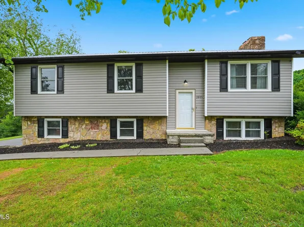 2805 Oakcliff Ct, Johnson City, TN 37601