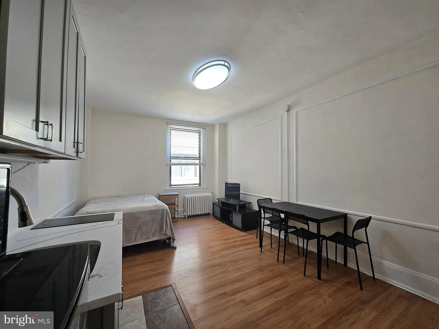 Arts Condominium — Photo 1
