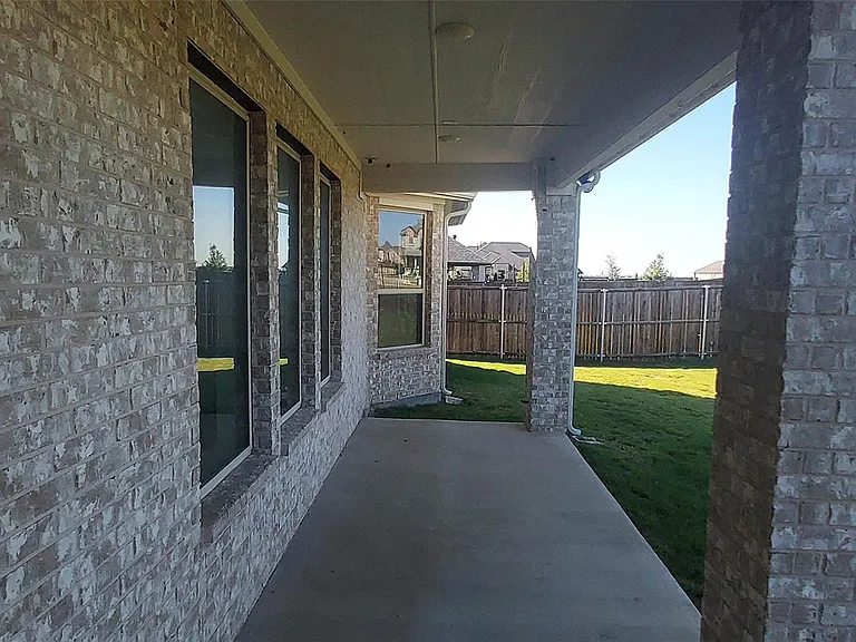 1905 Pecos Dr — Photo 9