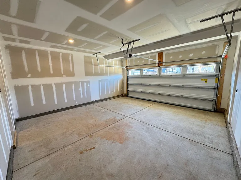 2422 Greshford Ln — Photo 34