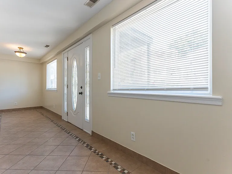 1706 Harman Ave — Photo 4
