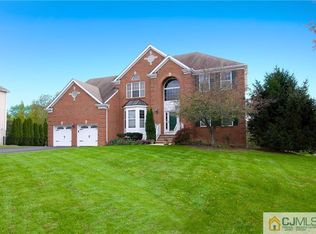 28 Macfarlane Cir, Monroe Township, NJ 08831