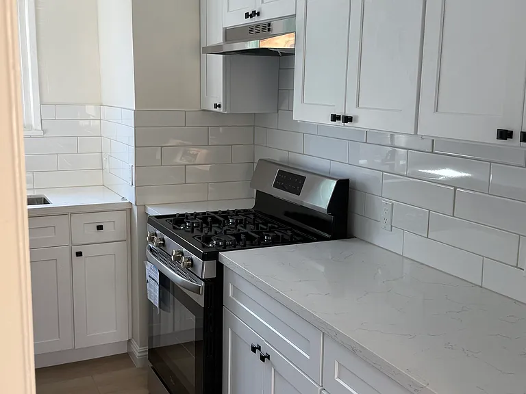 140 N Hayworth Ave #8 — Photo 5