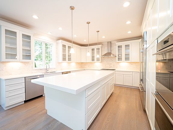 3rd image of 7 Spruce Ln