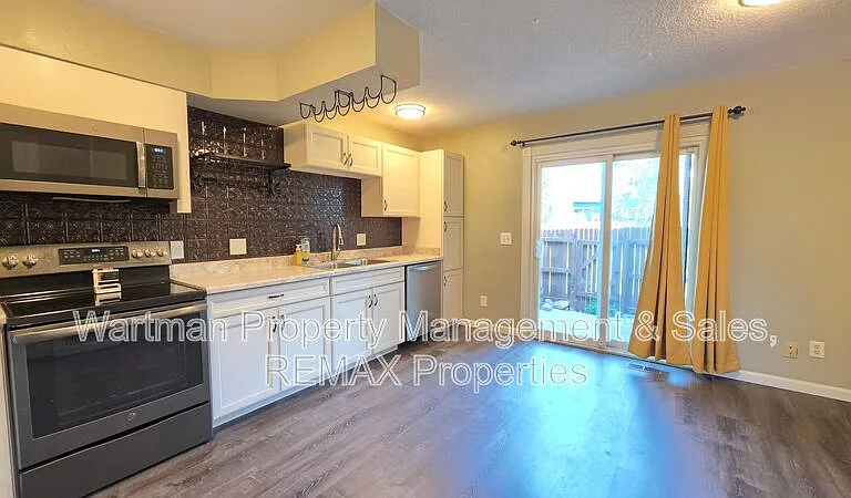 4231 Charleston Dr — Photo 5