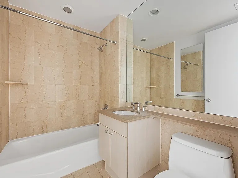 401 E 60th St #4O — Photo 5