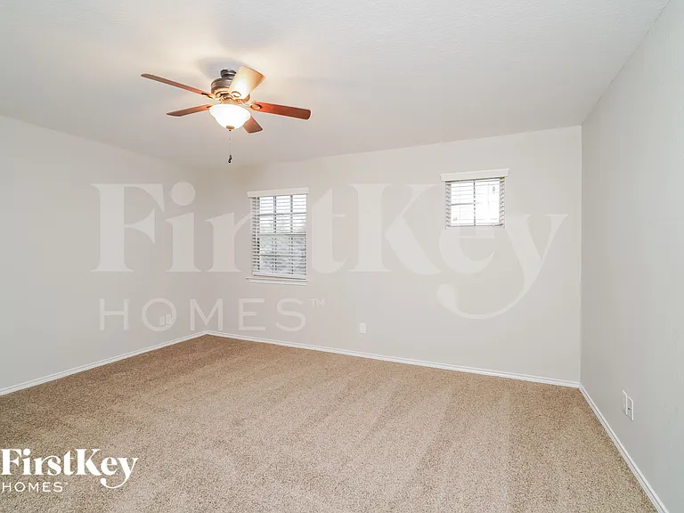 500 Stonebrook Dr — Photo 9