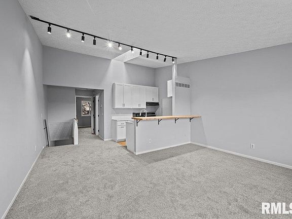 2nd image of 4015 Lillie Ave APT 106