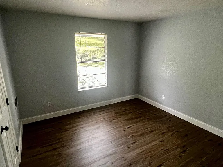 111 W Turgot Ave #6 — Photo 6