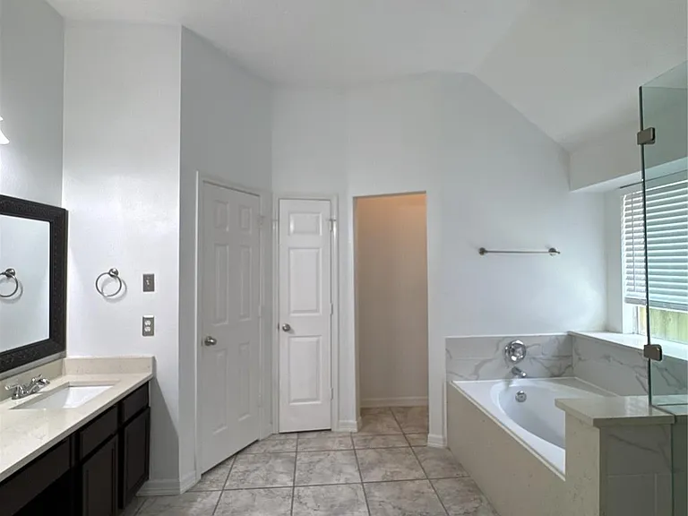 3210 Woodcreek Glen Ln — Photo 17